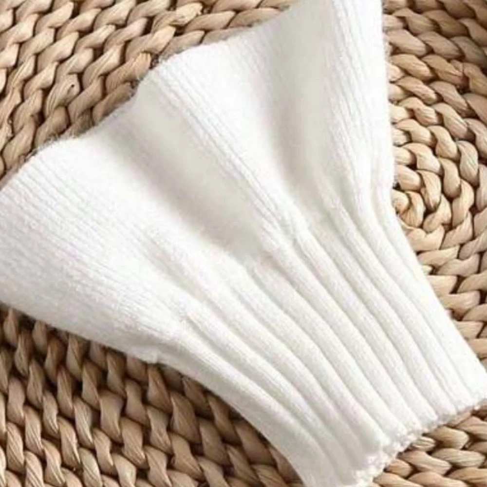 🎀 Knit Ruffle Cuffs 🎀 - Picture 3 of 3